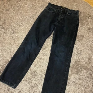 Neuw Studio Relaxed Jeans - Tja, säljer ett par feta Neuw Jeans som knappt har använts pga att jag inte tyckt om färgen. Skick (8/10), inga defekter osv. Pris går att diskutera. Bara att skriva för flera frågor eller bilder!