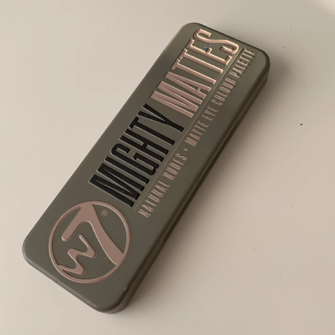 Mighty mattes 12 colors eye shadow W7 - 90