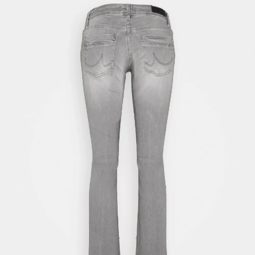 Säljer min skitsnygga grå ltb jeans! Passar mig som brukar ha stl 36 och är 165!❣️. Jeans & Byxor.
