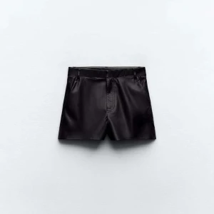 Zara shorts  - Oanvända och nya, lappar sitter kvar på 