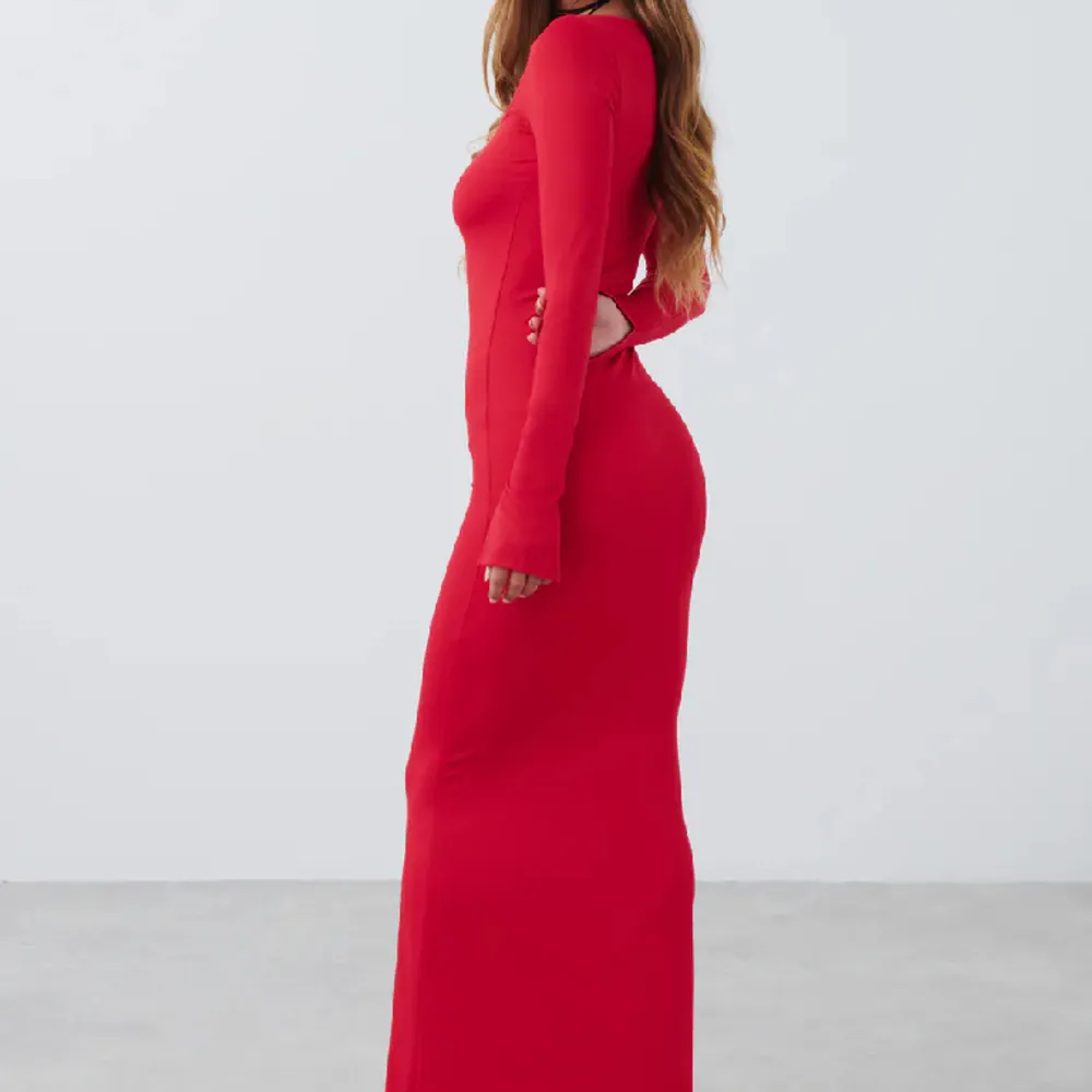 Röd långklänning från GinaTricot. Endast använd två gånger så nyskick. Helt slutsåld på hemsidan och i storlek XS, passar även S. ❤️ Nypris 399.. Klänningar.
