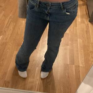 Fina zara jeans säljer för dom är lite för stora💕Storlek 36 men passar mig som är 32 också 