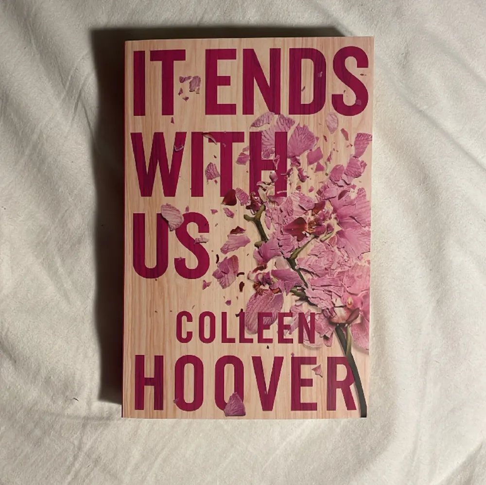 It ends with us av Colleen Hoover. Nästintill ny skick. . Övrigt.