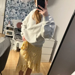 Gul kjol - Gul kjol med dragkedja på sidan 