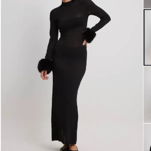 Klänning med coola ärmar - Använd en gång, köpt för 700. Passar mig som har xs😊