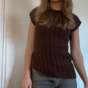 StickadTshirt🖤 - Säljer denna coola stickade T-shirten från Zara 🫶🏻 Använda en gång ! Så i fint skick 🤩