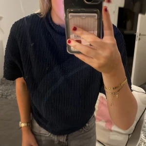 Marin blå tröja  - Skit cool tröja med najs material. Knappt använd ☺️