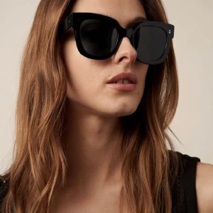 Chimi glasögon - Säljer mina as snygga chimi glasögon i färgen svart 08! Endast testade💕Kostar egentligen 1250🙌🏻Hör av er vid intresse!