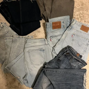 Jeans - Jeans från olika märken. Low, Mid & high finns! Skriv vilken/vilka ni är intresserade av och ifall ni vill ha bättre bilder skickar jag direkt!🤝(ni bestämmer pris)