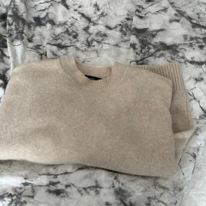 Stickad tröja - Fin stickad tröja från mango som aldrig är använd och behöver ett nytt hem 👌🏻