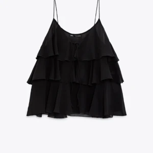 Zara volangtop💖 - Jättefin svart volangtopp fårn zara💖 har endast använda den 1-2 ggr🙌