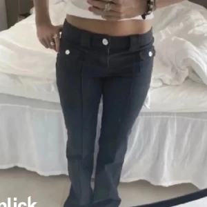 Hm jeans❤️ - Säljer dessa hm jeans💕😁passar 38/36. Populära och slutsålda! Säljer även i vit och grön