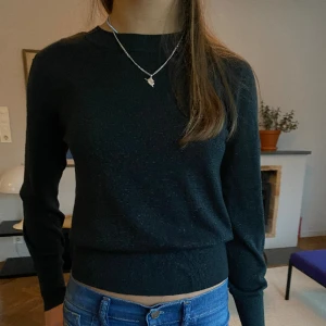  Långärmad topp - Jätte fin långärmad topp från h&m. I jätte bra skick.