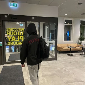 Trapstar jacka (äkta) - En trapstar jacka i storlek L, köptes på trapstars hemsida för 3500 (kvitto finns) pris kan diskuteras vid snabb affär!