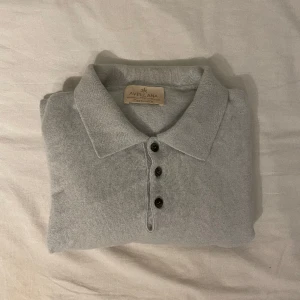 Piké 100% kashmir - Fet långärmad pike i 100% kashmir. Bra skick. Finns ingen storlekslapp men typ storlek L. Skriv om du har några frågor🤝