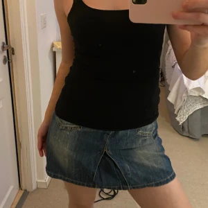 Lågmidjad jeanskjol - Så cool lågmidjad kjol som passar till mycket