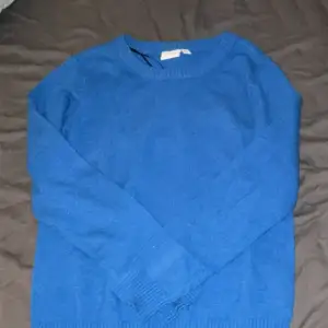 Super snygg corn blå stickad tröja från vila🥰 aldrig använd