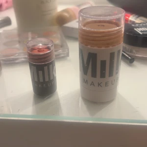 milk rouge - säljer mitt milk rouge stock, inte mycket använt, se bild hur mycket kvar! färgen perk 