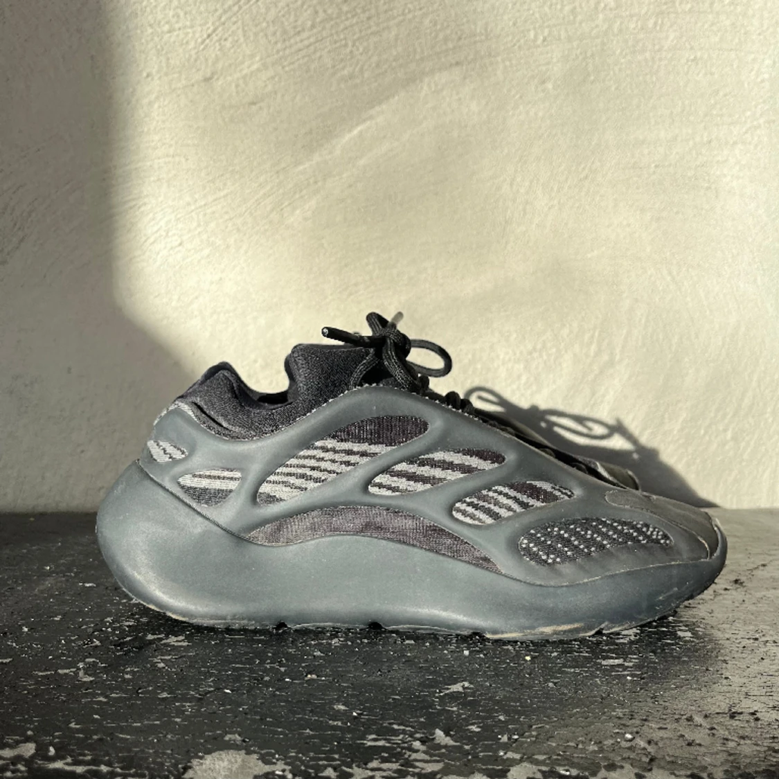 Yeezy 700 v3  - 90