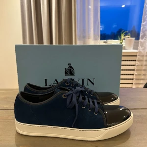 Lanvin Cap Toe - Säljer mina Lanvin, använda väldigt sällan! Allt og ingår. Storlek är UK 9 Passar EU 43-44