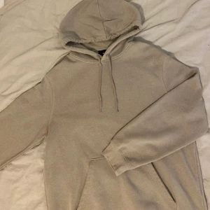 Beige Hoodie - Beige hoodie i storlek L.  Ny från h&m. 