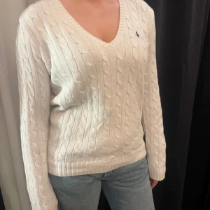 Ralph Lauren kofta - Fin vit kofta, bra skick, inga fel ☺️ Storlek L, men sitter som en M 