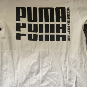Puma t-shirt - En vit puma tröja, skick 10/10, aldrig använd Storlek, passar 12-14 åringar, 