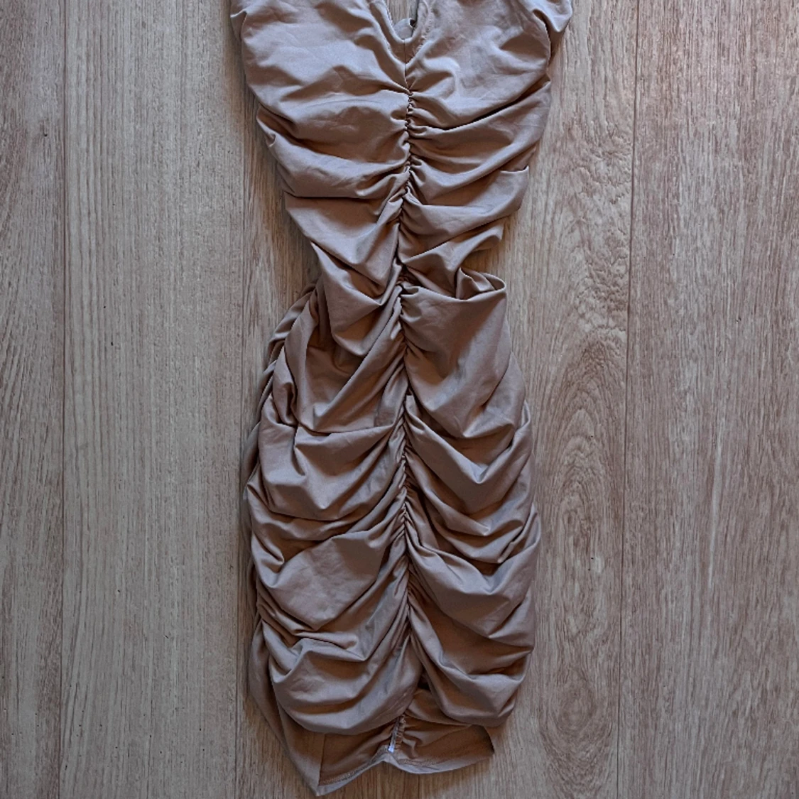 Ruffad klänning - 90