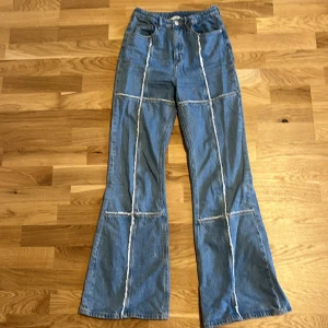 Bootcut jeans  - Jätte snygga boot cut high waist jeans som tyvärr inte kom till användning. Dem är i helt nytt skick. Köparen står för frakt.