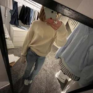 Stickad tröja  - Sååå fin stickad tröja!! Kommer inte till användning, och endast använd några få gånger. 💗💗