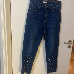 Fin jeans högmidja strl 40 Lindex med pärlor nertill 