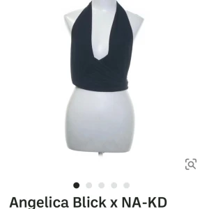 NA-KD CROP TOP - PRIS+ FRAKT✨Varan är köpt på Sellpy. Testad 1 gång, säljer för att den var för liten☺️ ( Prislappen finns kvar ) ( Säljer för samma pris) Storleken är XL men skulle säga att den mer är L.😊