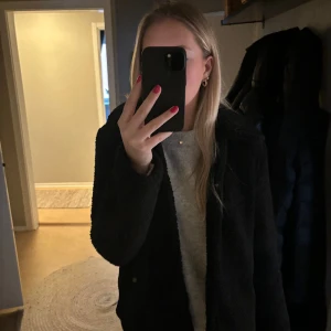 Teddy jacka  - Jättesnygg teddyjacka💗💗knappt använd, inga defekter 