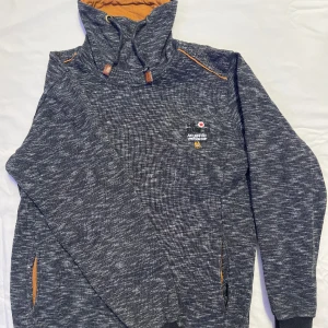 Semal Atlantic wintercup  - Semal sweatshirt Väldigt bra skick men den är använd ! Det står 3XL på den men den är liten i storleken Pris 300 