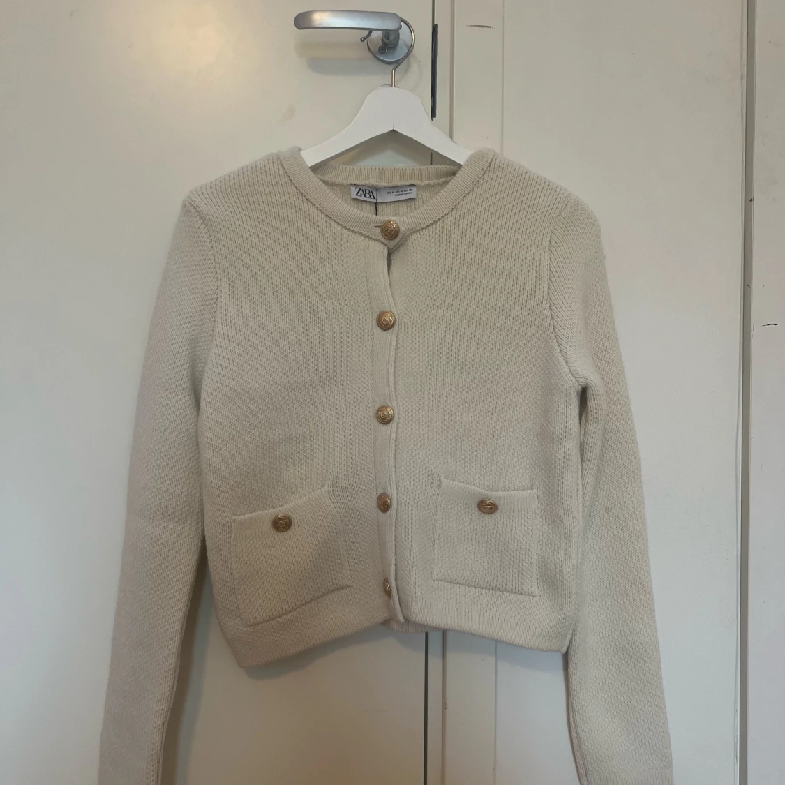 Kofta med guldknappar