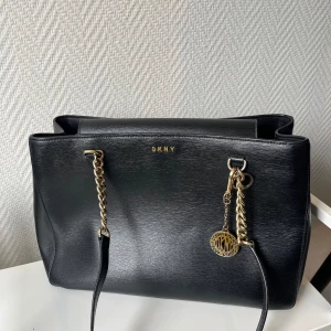 DKNY Väska  - Super fint skick 