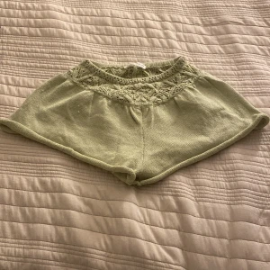 Sköna stickade shorts  - Stickade shorts som är sköna att ha på sig Använts 2 gånger
