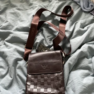 Giorgio Armani väska - pris diskuteras privat