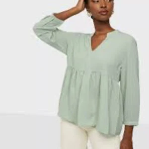 Grön blis - Så sjukt fin grön blus 🤍