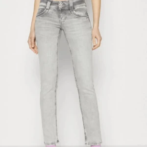 Pepe Jeans - Säljer dessa jätte snygga jeans som är slut sålda!