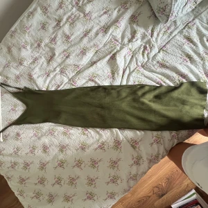 Skims inspirerande klänning  - Säljer min supersköna och stretchiga klänning ifrån Chelsea butiken i Göteborg. Strl S men mycket stretchig. 