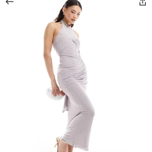 Helt ny ASOS klänning - Helt ny klänning i storlek 42. Säljer den då den är för liten på mig. Returtiden hade redan gått så jag fick inte returnera den.