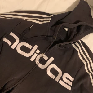 Adidas kofta vintage  - Adidas kofta i storlek M