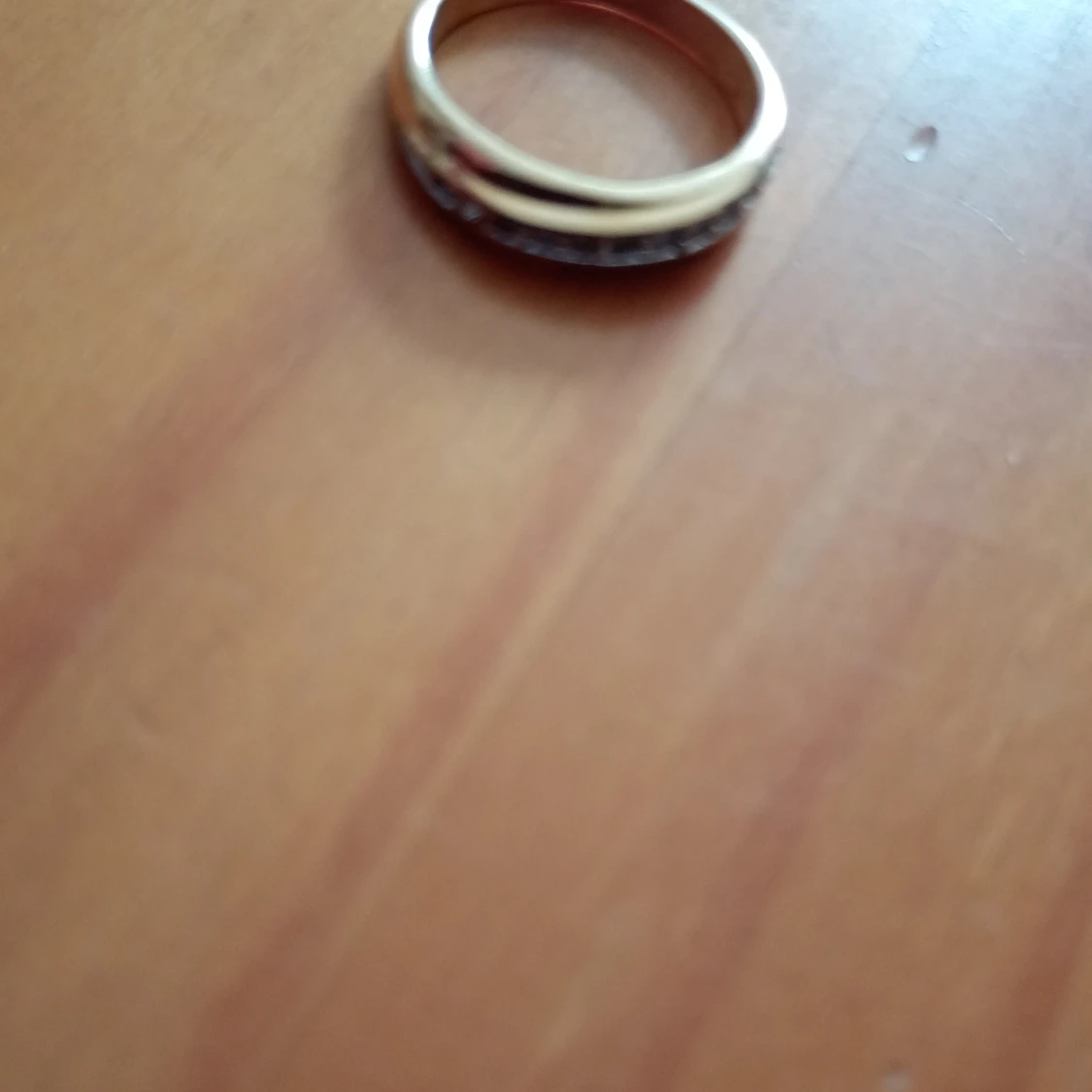 Ring guldfärgad metall med stenar stl 9/10 - 93