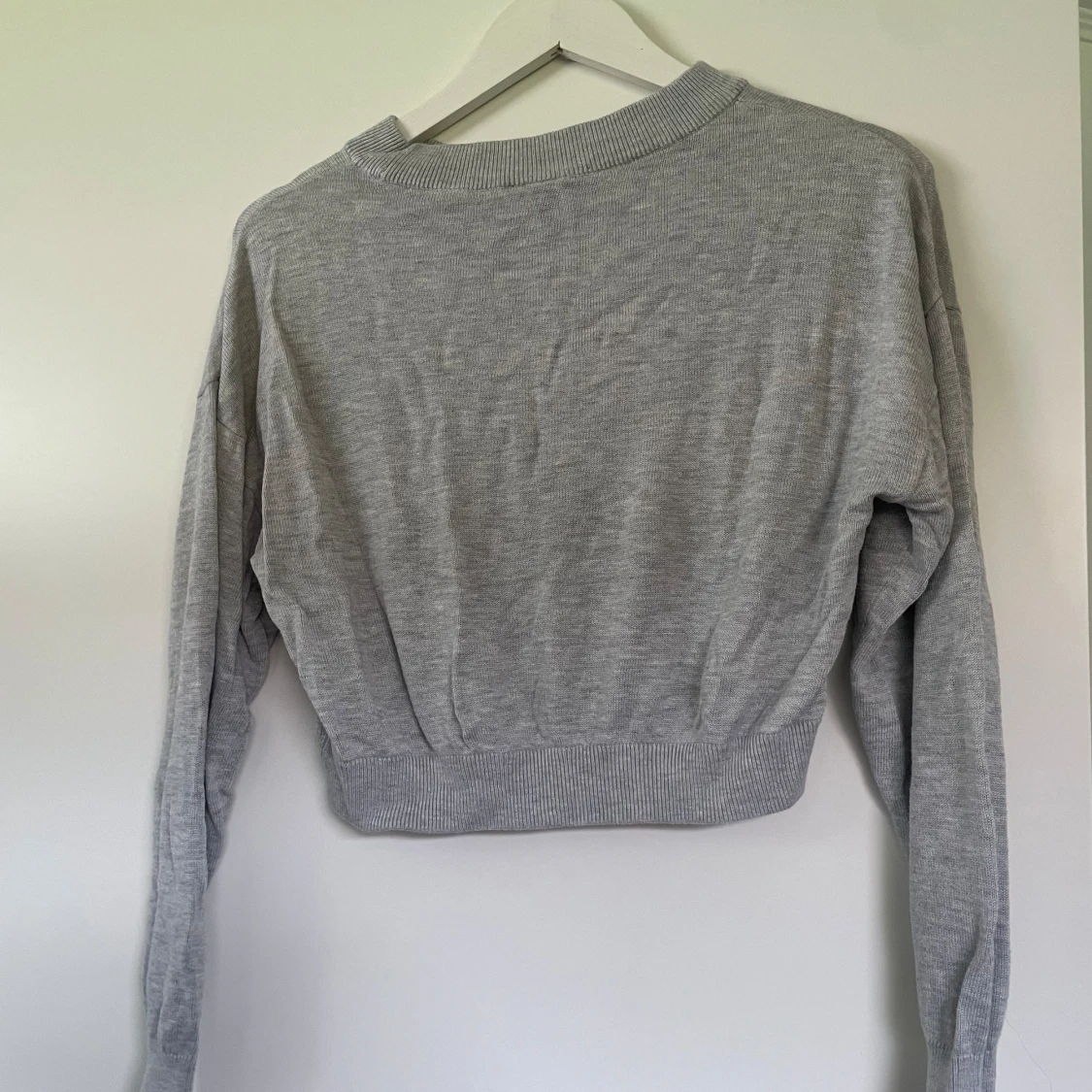 Grå stickad tröja - 90