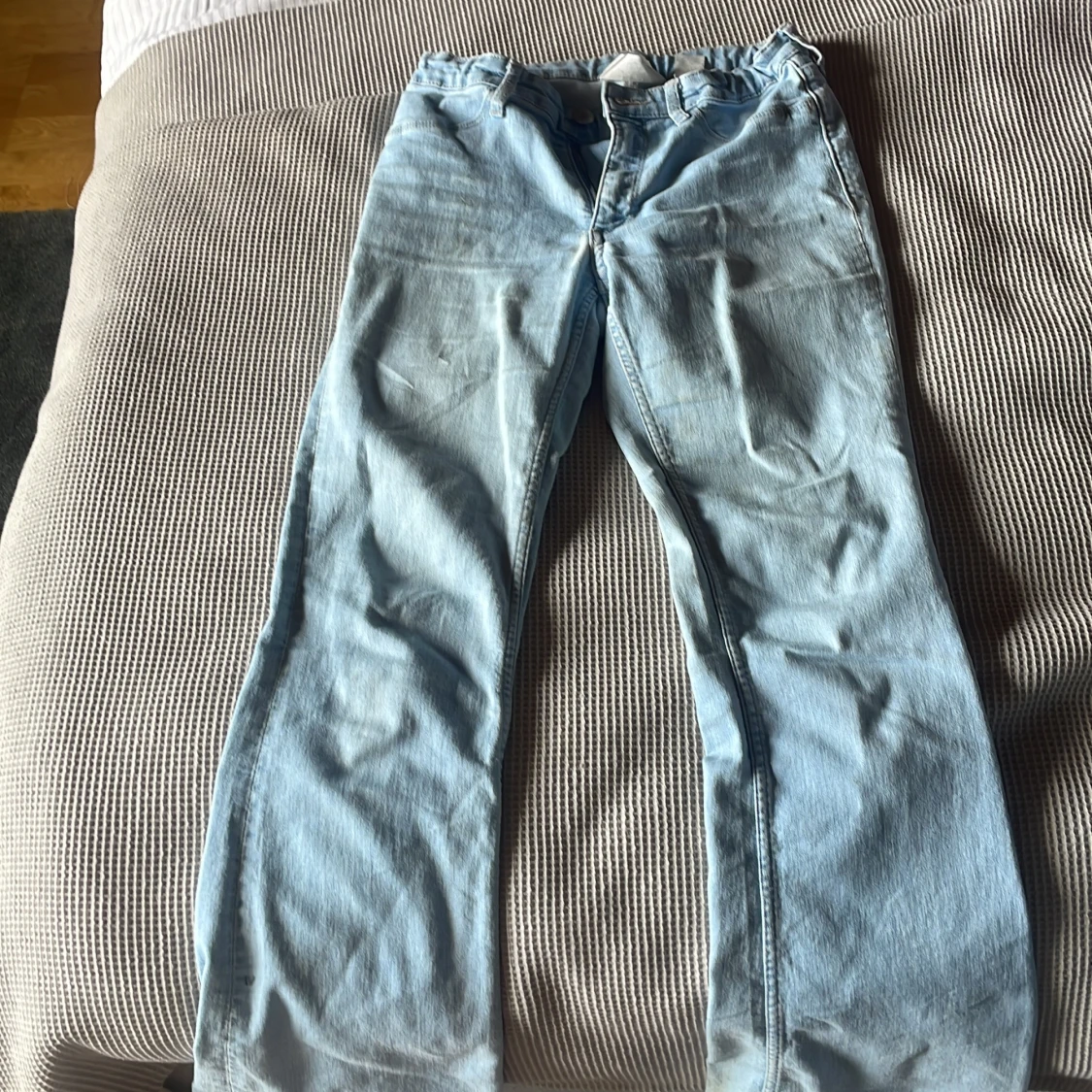 Blå bootcut jeans