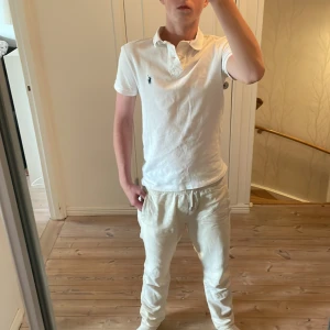 Polo Ralph luaren piké  - Slim fit 9 av 10 skick inga synliga defekter ny pris 1699 mitt pris 629 pris kan diskuteras vid snabb affär  Tveka inte att fråga  