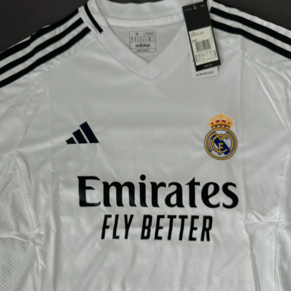 Helt ny Real Madrid 2024/2025 tröja  Storlek M. Sportswear.