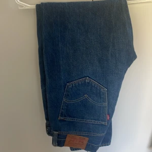 Levis 501 - Levis 501 33/32 Mörkblå Cond 10/10✅ Skriv ifall ni undrar något📩