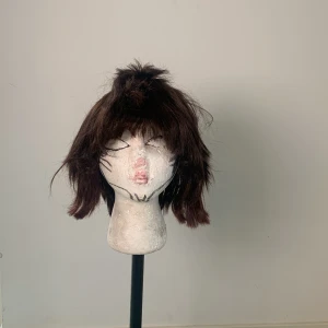 broken brown wig - Poor condition, unless you are a proffesional and in need of a wig cap, poorly cut and damaged wig.